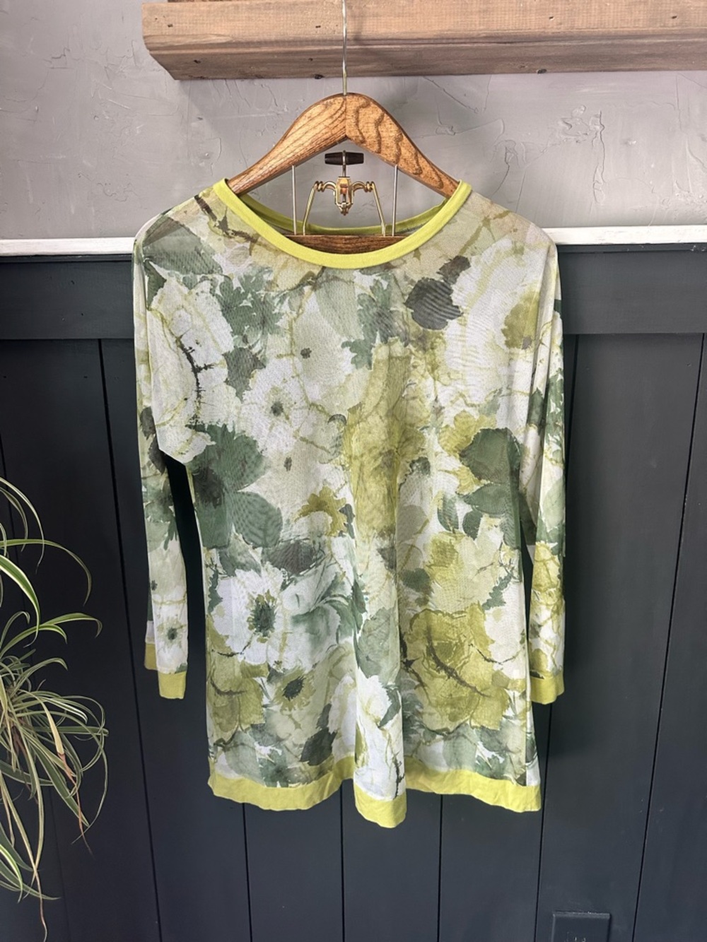 Comfy USA Sheer Floral Tunic Top Size Small Green Gray Yellow Lightweight Blouse